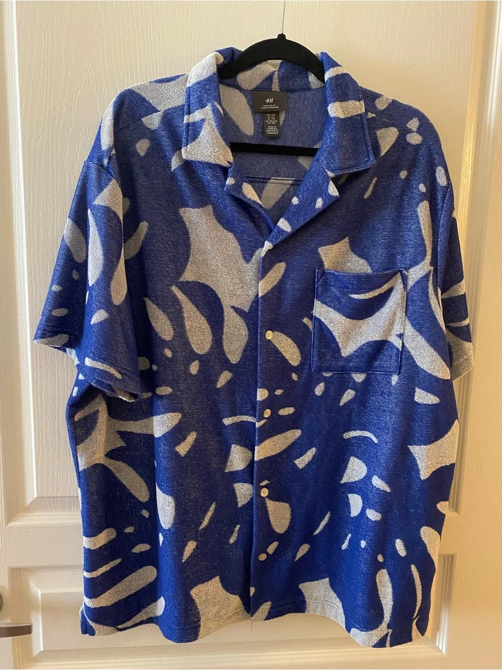 H&M Short Sleeve Resortwear Regular Fit Shirt in Blue & White - XXL